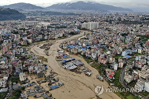 A flooded area in Kathmandu, Nepal. The Bagmati River overflowed due to heavy rain. [AP=Yonhap News]