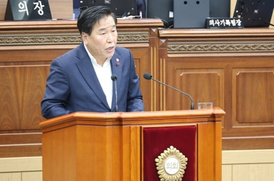 "<b>계엄</b> 정당한 직무수행, 탄핵몰이는 반역"…국힘 <b>창원시</b>의원 <b>발언 논란</b>