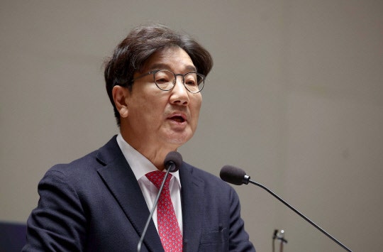 <b>권성동</b> "이재명, 벌써부터 대통령 놀음에 빠지지 않길 바라"