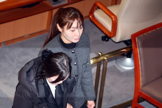 "연락 잘 안하는데"…한동훈, `탄핵 찬성` <b>김예지</b>에 보낸 문자