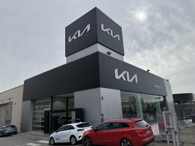 起亞在西班牙巴塞羅那的Kia Integral汽車經銷商外觀。記者林·喬(Lim Joo -Hee)