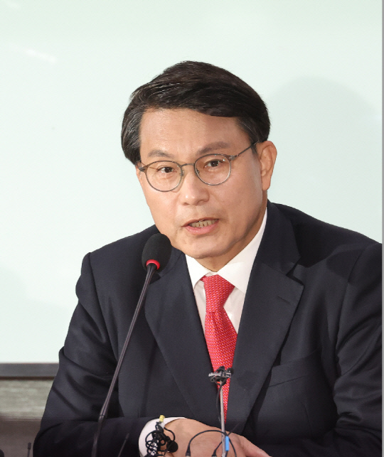 Yoon唱歌 - 海的力量[由Yonhap News提供]