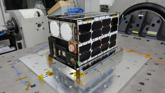 내년 4월 발사 예정인 미국 항공우주국(NASA)의 아르테미스 2호에 탑재되는 'K-라드큐브' 탑재체 모습.우주청 제공 