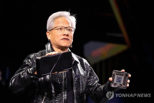 젠슨 황 엔비디아 최고경영자(CEO)가 지난 1월 CES2025에서 기조 연설을 진행 중인 모습.연합뉴스 제공.
