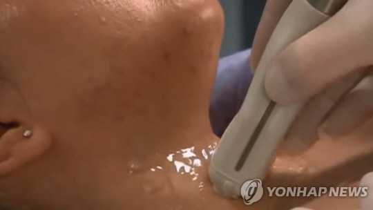 갑상선암 검진 모습.사진 연합뉴스.