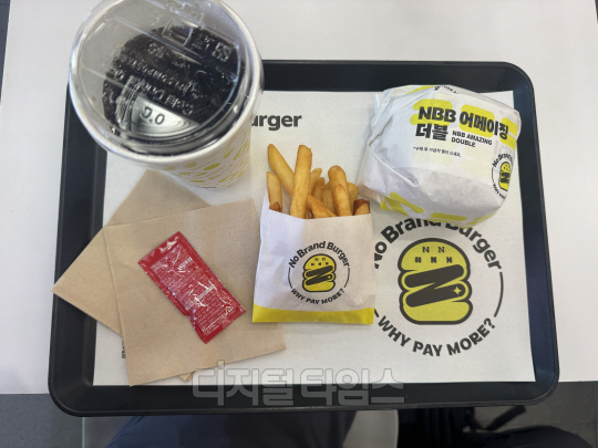 신세계푸드가 신규 가맹모델 론칭과 함께 선보인 NBB어메이징 더블 세트 제품.