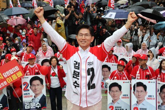 `尹 늪`에 빠진 국민의힘… 김문수 지지율 TK서도 `50% 붕괴`