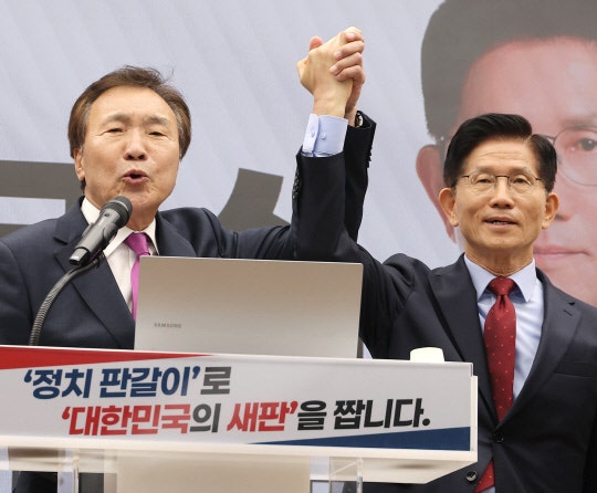 <b>손학규</b> "<b>김문수 지지</b>, 대한민국 살려야 한다는 절박한 마음"