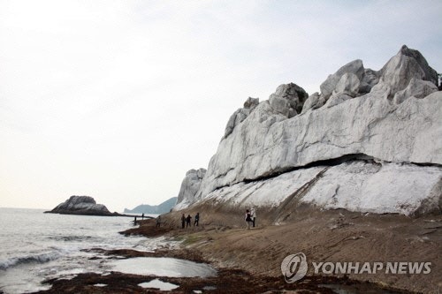 北 이의신청에 <b>백령</b>·대청 `<b>유네스코</b> 세계지질공원` <b>지정</b>절차 <b>중단</b>
