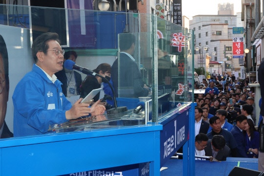 충청찍고 북상하는 이재명-<b>김문수</b>…수원·<b>평택</b> 등 수도권 집중 <b>유세</b>
