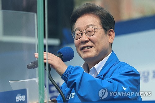 [속보] 이재명 "<b>리박스쿨 댓글</b>조작은 헌정파괴 <b>내란</b>…국힘과 연관성 확...