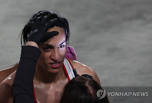 "남자 아냐?"…`<b>성별</b> 논란` 휩싸인 <b>복싱</b> 올림픽 금메달리스트, 유전자 검...
