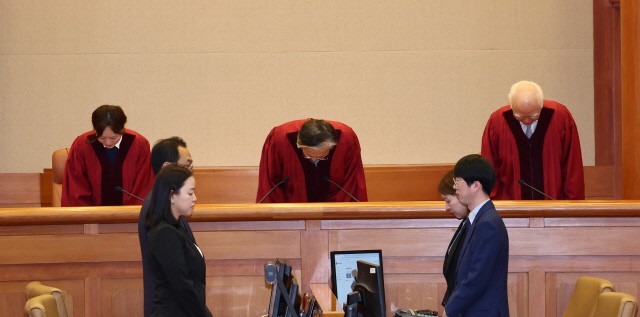 `이재명 변호사` 헌법재판관 후보자 포함 <b>논란</b>에…대통령실 "어떤 부분...