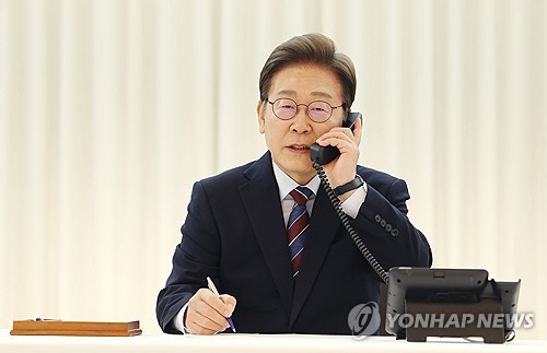 시진핑, 李대통령과 통화 "<b>한중</b><b>관계</b> 더 높은 수준 발전해야"