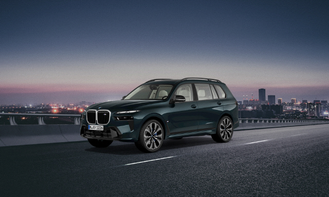 BMW X7 M60i xDrive 인디비주얼 패트롤 미카 에디션