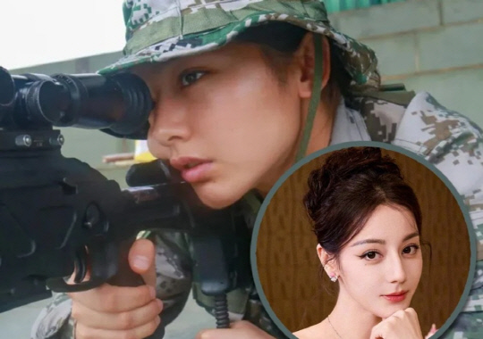 유명 여배우와 닮은 모습으로 유명해진 중국 북서부 출신의 한 여군이 뛰어난 저격수로 성장해 관심이 모아졌다.<홍콩 사우스차이나모닝포스트 보도 캡처>