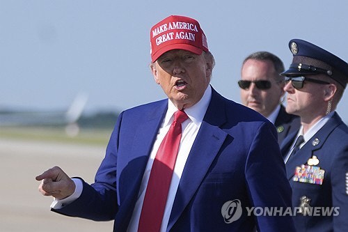<b>트럼프</b>의 대<b>이란</b> 유화책?… "中, <b>이란석유</b> 계속 살 수 있다"