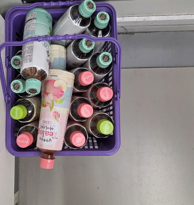 30일 서울 시내 한 편의점에서 HK이노엔의 음료 8종이 회수되고 있다. 사진= 김수연기자 newsnews@