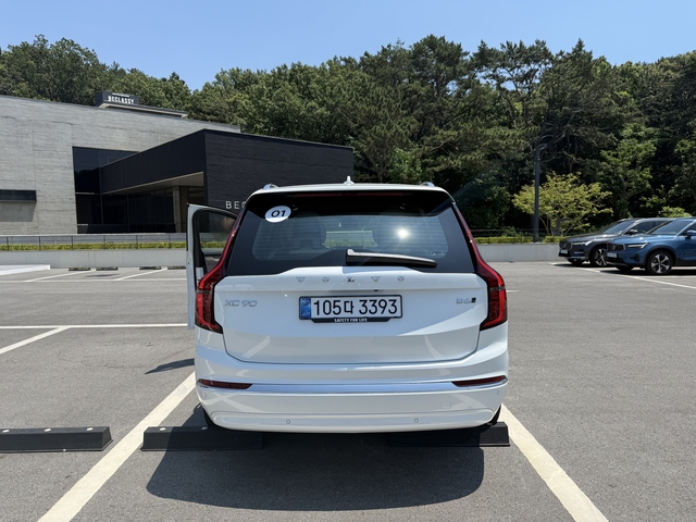 볼보 XC90 후면부