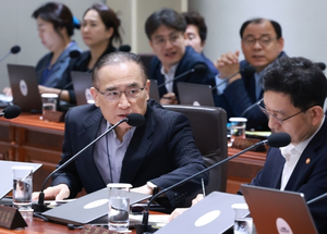 “확인 못해준다”던 위성락, 11일만에 또 급거 <b>방미</b>…무슨 일?