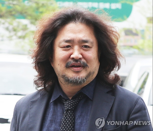 [속보] 김어준 ‘<b>뉴스공장</b>’ 대통령실 <b>출입 허용</b>…안철수 “친명나팔수...