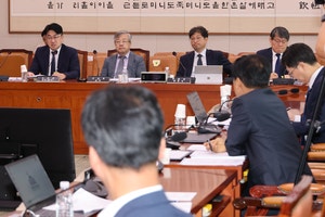<b>검찰개혁 공청회</b>…“성급해선 안 돼” vs “지난 3년간 경험”