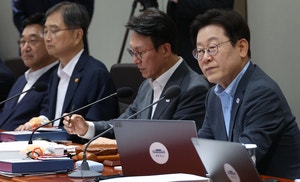 [속보] 李대통령, 산재 막기 위해 “<b>입찰 자격</b> 영구 <b>박탈</b> 검토”