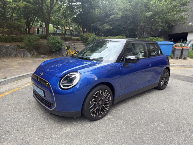 ‘더 뉴 올-일렉트릭 미니 쿠퍼’ 정측면부. 임주희 기자