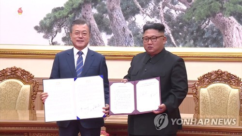 2018년 9월 19일 평양공동선언 후 기념촬영하는 남북 정상   [연합뉴스]