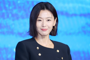 “<b>중국</b>은 왜 전쟁을 선호해” <b>전지현</b> 대사에 <b>중국</b> 발칵…광고도 내렸다