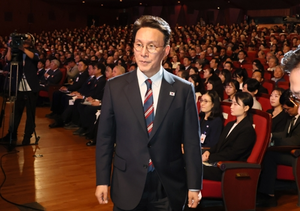 [속보] 金총리 “내란서 우리 국민이 보여준 가치가 바로 <b>홍익인간 정신</b>...