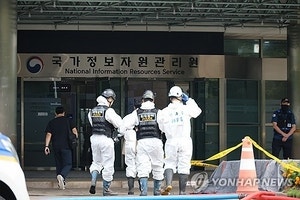 여야, ‘전산망 공무원 투신’ 애도…李 <b>예능</b>촬영 진실 <b>공방</b>도
