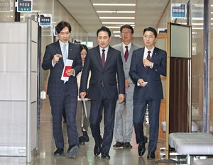 尹과 하나된 장동혁, 위헌정당 <b>논란</b> 자초…민주 총공세