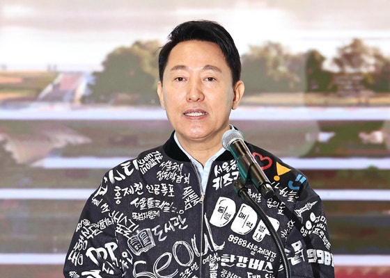 오세훈 서울시장이 10일 서울 종로구 세종라운지에서 열린 제2세종문화회관 건립 설계공모 시상식에서 축사를 하고 있다.   [연합뉴스]