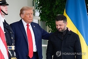 ‘우크라 <b>종전</b>’ 트럼프 “합의 시한, 27일 적절”