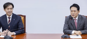 <b>조국</b>, 尹과 절연 요구… <b>장동혁</b> “李정부 잘못 함께 목소리 내자”