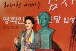 [오늘의 DT인] 연기도 사랑도 뜨거웠다… 한국 영화사 쓴 ‘은막의 여왕...