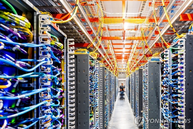거대 데이터 센터 내부.로이터 연합뉴스 자료사진