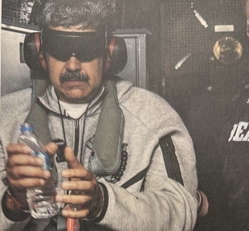 도널드 트럼프 미국 대통령이 3일(현지시간) 미군이 기습적인 군사 작전으로 체포한 니콜라스 마두로 베네수엘라 대통령의 근황 사진을 사회관계망서비스(SNS) 트루스소셜에 공개했다.[트럼프 트루스소셜 계정]