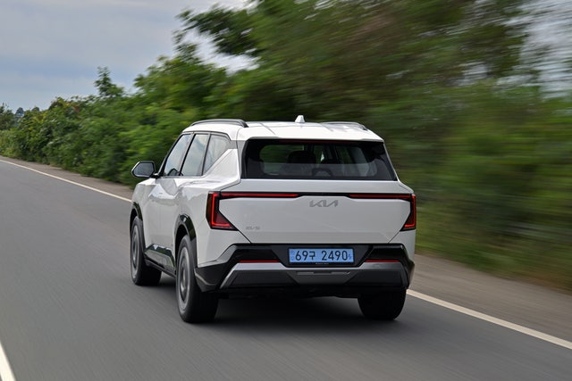 EV5 주행모습.기아 제공