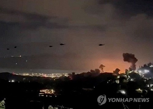 베네수엘라 상공에 포착된 미군 헬리콥터.[로이터/연합뉴스]