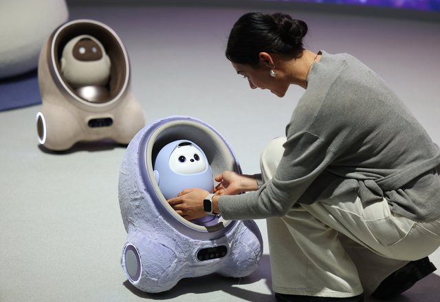 컴패니언 로봇 에이미의 시연이 진행되고 있다.연합뉴스