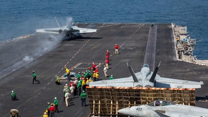 이란 “탄도미사일 4발, 美 링컨함 항모 타격…그들의 무덤될 것”