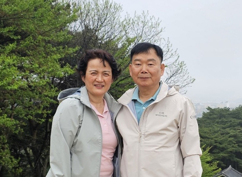 이종선 목포해경 예방지도계장과 아내 윤옥희 씨. [목포해경 제공]