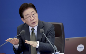 李대통령 “관료조직 지휘관이 빨간색이면 발끝까지 빨간색 만들어야” 디지털타임스 관련 대표 이미지