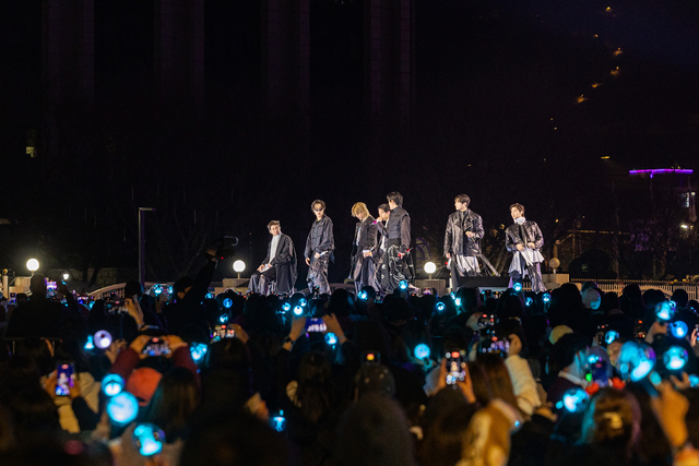 그룹 방탄소년단(BTS)이 지난달 21일 서울 광화문 광장에서 정규 5집 '아리랑(ARIRANG)' 발매를 기념해 무료 공연 'BTS 컴백 라이브: 아리랑'을 열고 있다.넷플릭스 제공