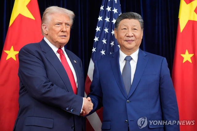 지난 2025년 10월 한국 부산에서 만난 트럼프 미국 대통령과 시진핑 중국 국가주석.[AP=연합뉴스]
