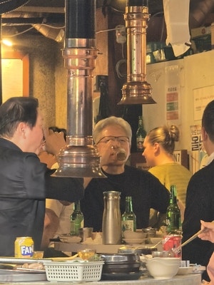 <b>젠슨황</b>, 홍대 고깃집서 최태원·구광모·이해진과 ‘삼소 회동’