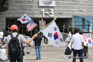 ‘잠실 봉쇄 시위’에 공연·행사 줄줄이 변경·취소