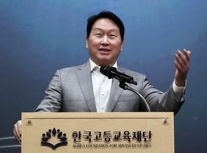 <b>최태원</b> “<b>AI인재</b> 기준 달라져…연구·전문분야 활용 고민해야”